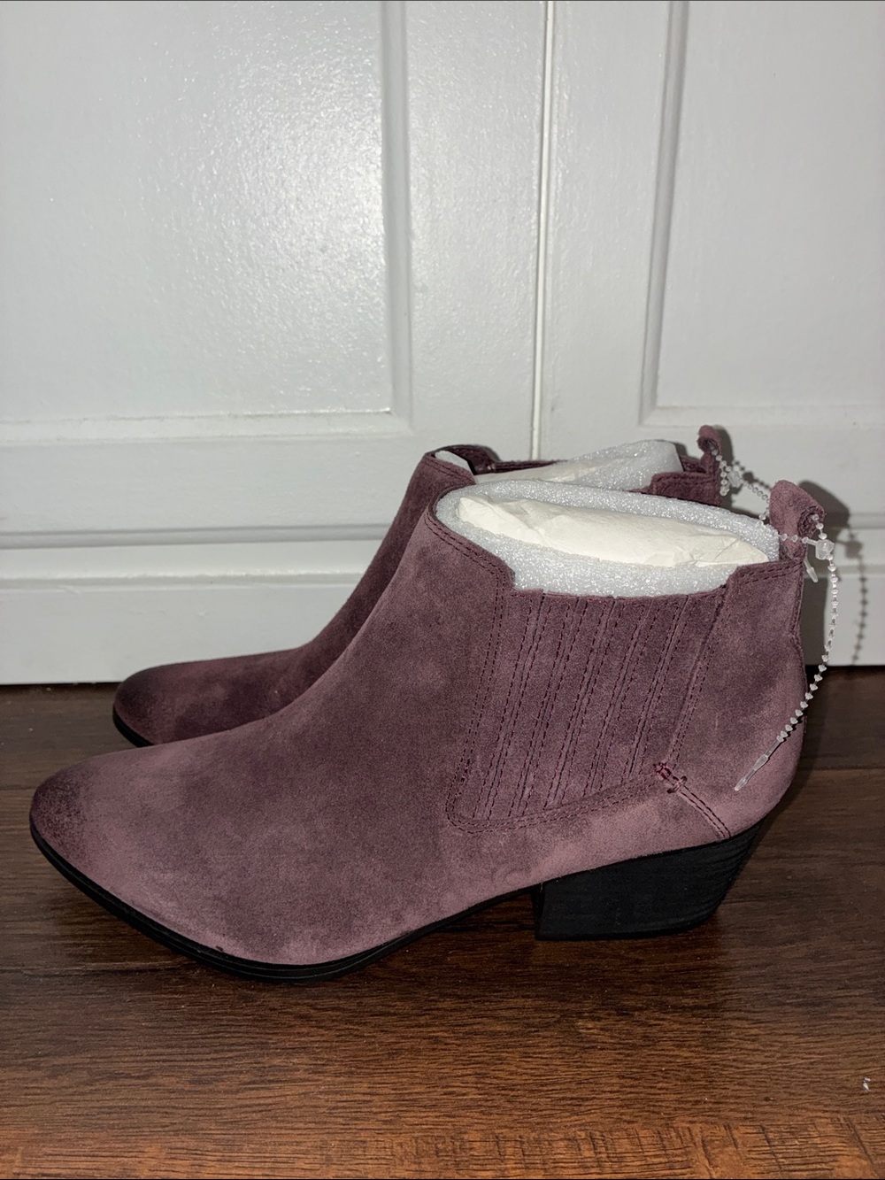 NEW CROWN VINTAGE PURPLE SUEDE Ankle Booties BOOTS SZ 8 Eggplant Plum